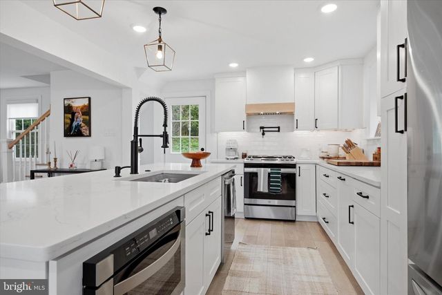 506 SAINT ALBANS RD, Havertown, PA 19083