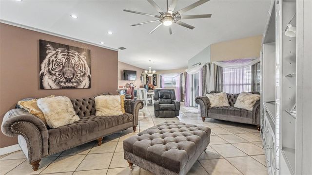 104 BENTLEY OAKS BOULEVARD, Auburndale, FL 33823