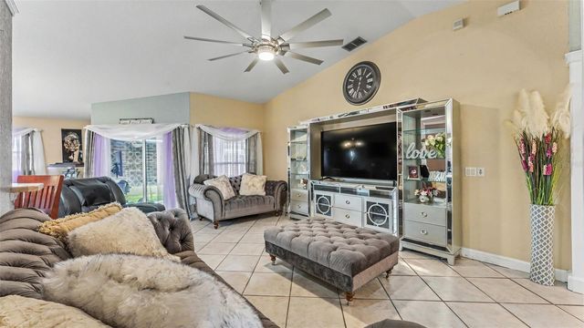 104 BENTLEY OAKS BOULEVARD, Auburndale, FL 33823
