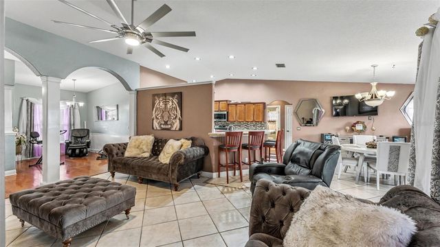 104 BENTLEY OAKS BOULEVARD, Auburndale, FL 33823
