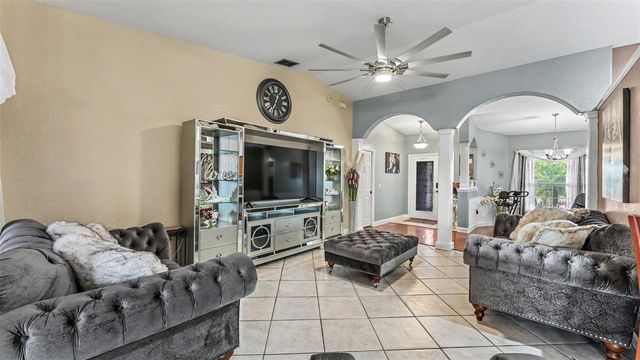 104 BENTLEY OAKS BOULEVARD, Auburndale, FL 33823
