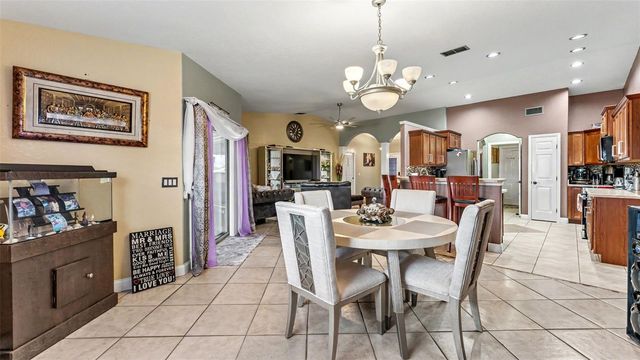 104 BENTLEY OAKS BOULEVARD, Auburndale, FL 33823