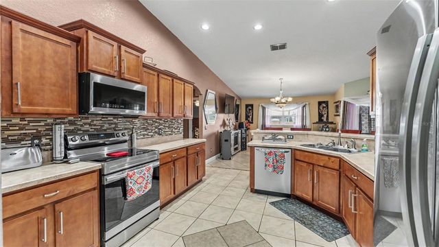 104 BENTLEY OAKS BOULEVARD, Auburndale, FL 33823