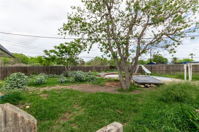 1504 Kenwood Dr, Aransas Pass, TX 78336