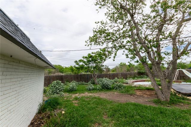 1504 Kenwood Dr, Aransas Pass, TX 78336