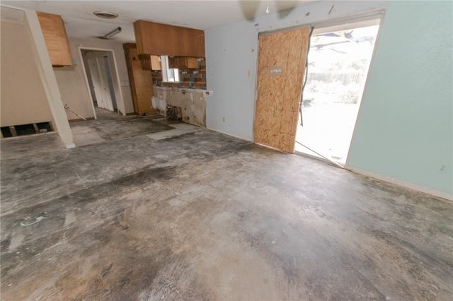 1504 Kenwood Dr, Aransas Pass, TX 78336