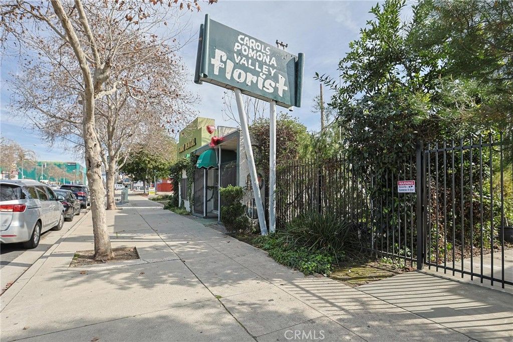 440 W Holt, Pomona, CA 91768 — photo 2