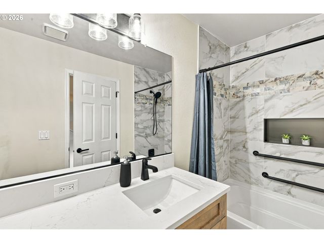 14022 Sw CHEHALEM Ct, Portland, OR 97223