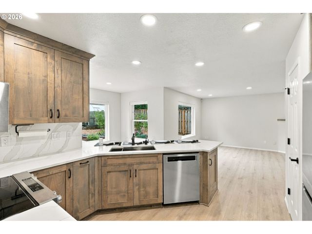 14022 Sw CHEHALEM Ct, Portland, OR 97223