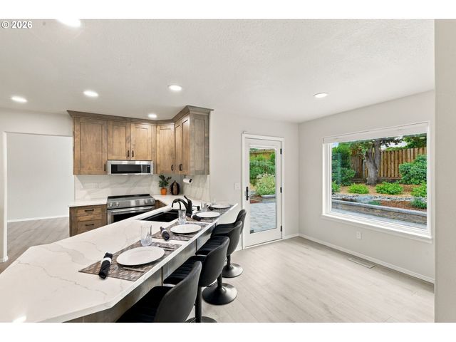 14022 Sw CHEHALEM Ct, Portland, OR 97223
