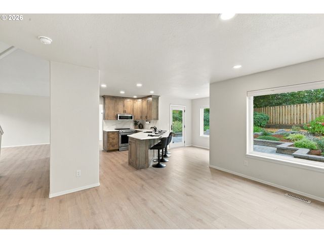 14022 Sw CHEHALEM Ct, Portland, OR 97223