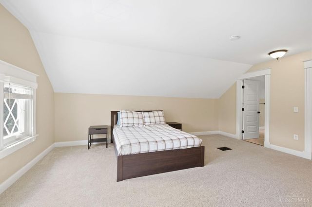 2830 Madison Road, Cincinnati, OH 45209