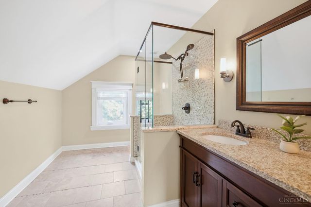 2830 Madison Road, Cincinnati, OH 45209