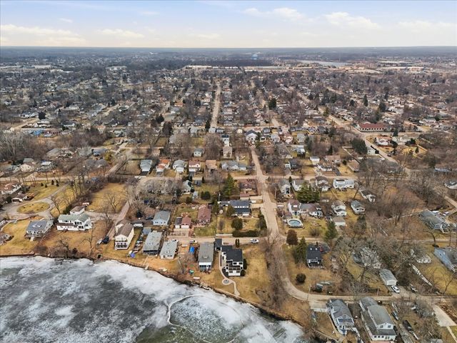 297 E Lakeview Avenue, Round Lake Beach, IL 60073