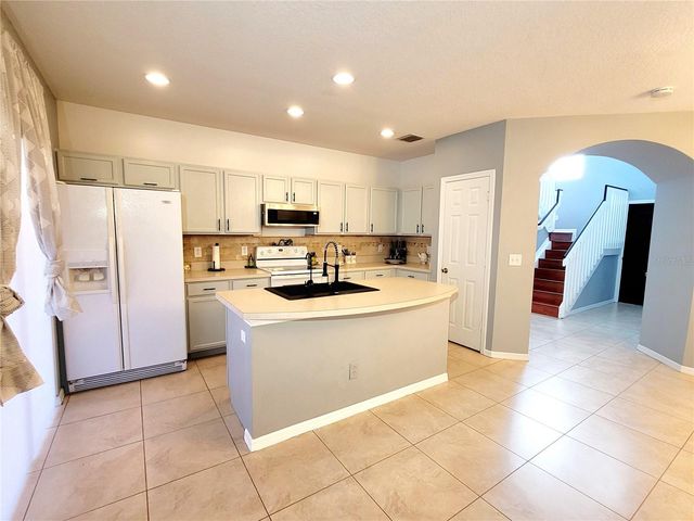 1018 TULLAMORE DRIVE, Wesley Chapel, FL 33543