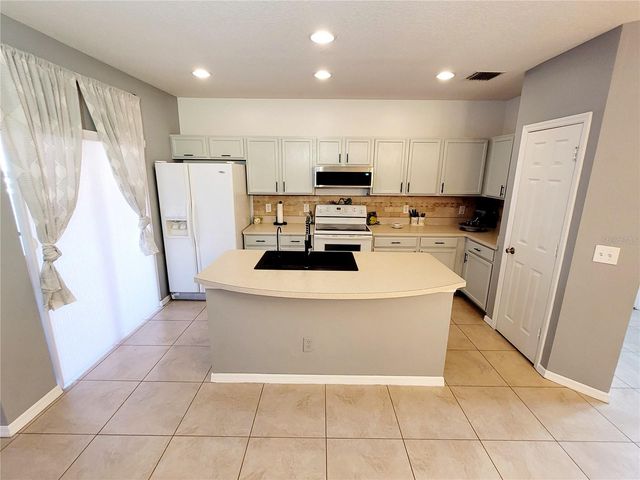 1018 TULLAMORE DRIVE, Wesley Chapel, FL 33543