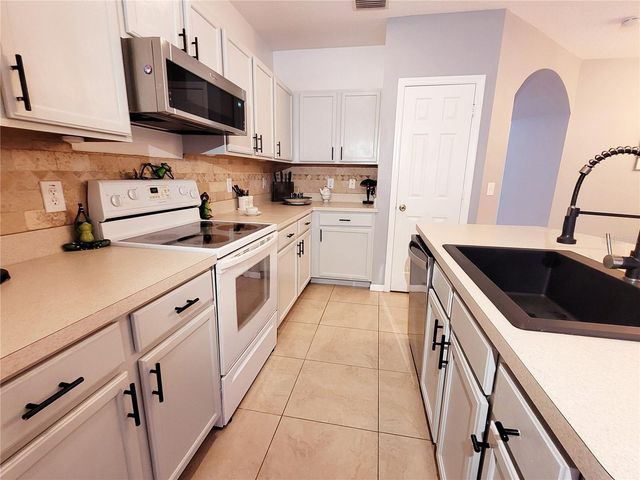 1018 TULLAMORE DRIVE, Wesley Chapel, FL 33543