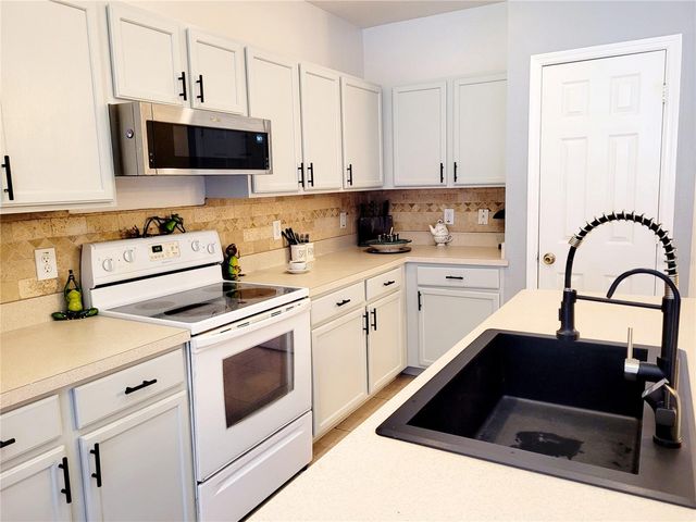 1018 TULLAMORE DRIVE, Wesley Chapel, FL 33543