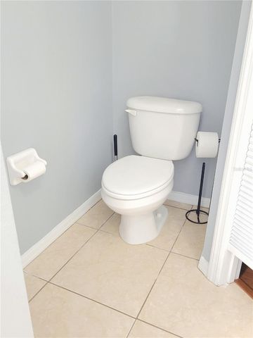 1018 TULLAMORE DRIVE, Wesley Chapel, FL 33543