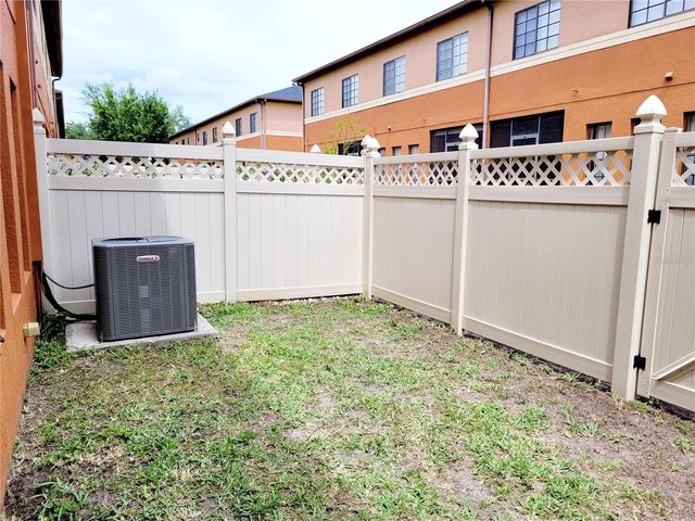 1018 TULLAMORE DRIVE, Wesley Chapel, FL 33543