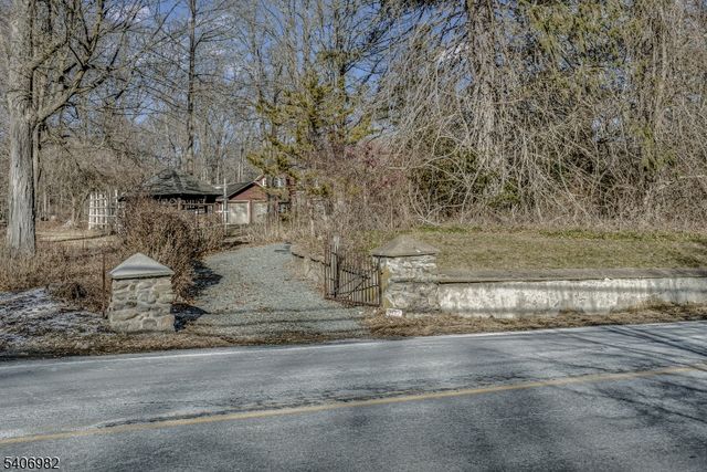 302 Oak Ridge Rd, West Milford Twp., NJ 07438