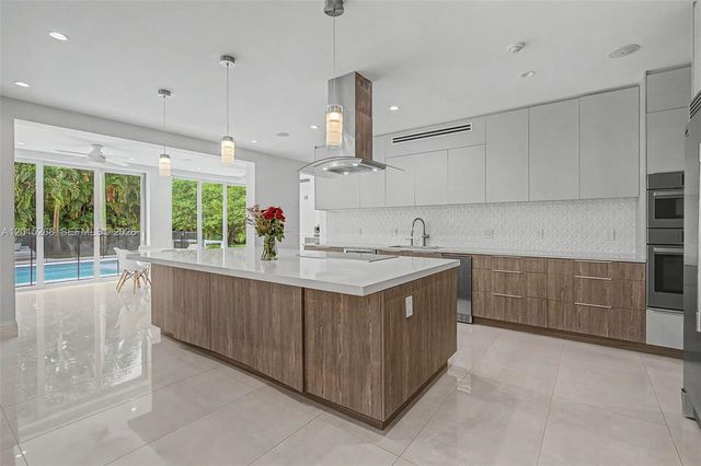 5790 SW 96th St, Pinecrest, FL 33156