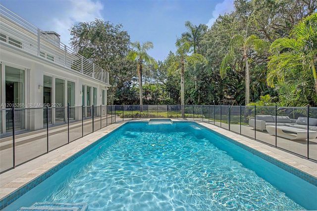 5790 SW 96th St, Pinecrest, FL 33156