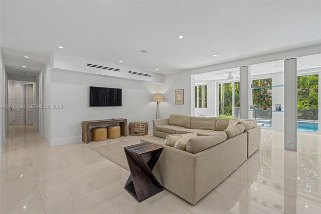5790 SW 96th St, Pinecrest, FL 33156