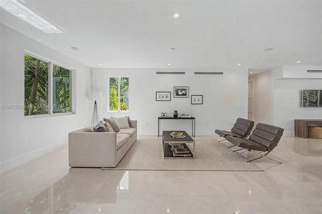 5790 SW 96th St, Pinecrest, FL 33156