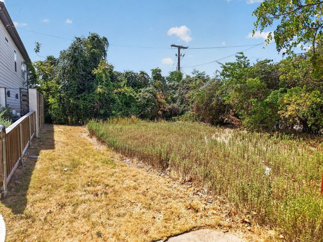2823 Harston Street, Dallas, TX 75212