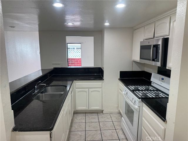 8847 Willis Avenue B5, Panorama City, CA 91402