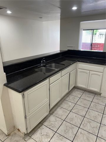 8847 Willis Avenue B5, Panorama City, CA 91402