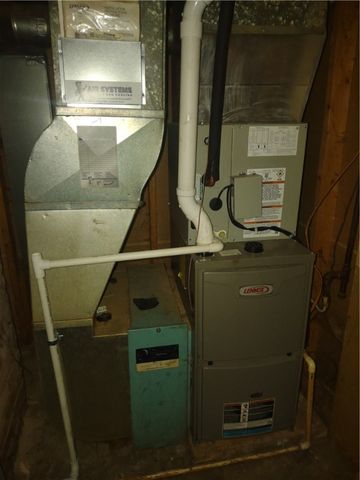 76 Summit Ave, Ellwood City, PA 16117