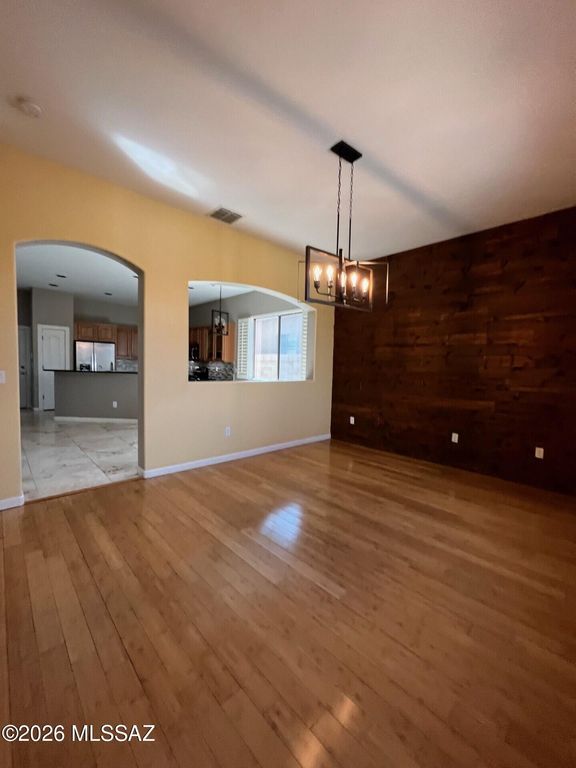 Image 11 of property listing at 8133 N High Branch Drive W, Tucson, AZ 85743