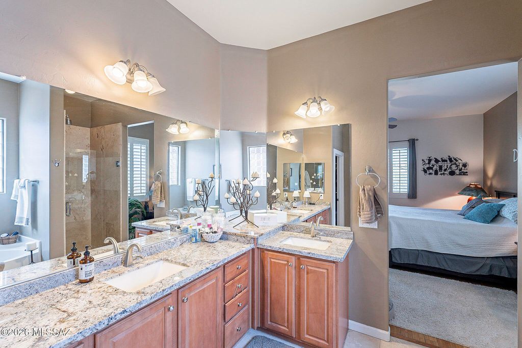 Image 17 of property listing at 8133 N High Branch Drive W, Tucson, AZ 85743