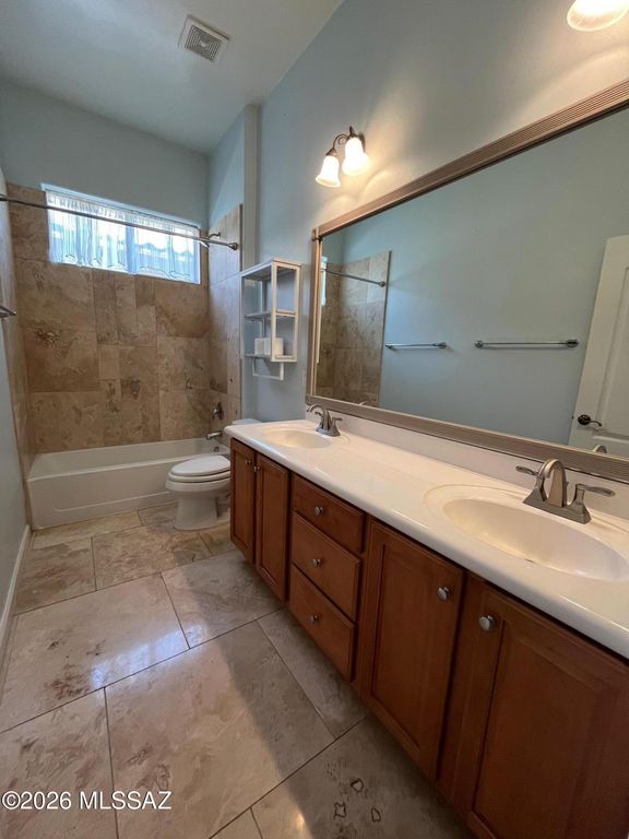 Image 19 of property listing at 8133 N High Branch Drive W, Tucson, AZ 85743