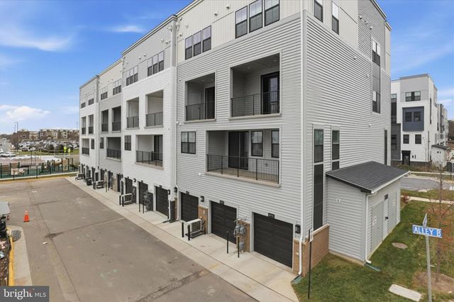 4768 SULLY POINT LN, Chantilly, VA 20151