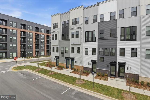 4768 SULLY POINT LN, Chantilly, VA 20151