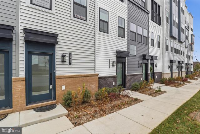 4768 SULLY POINT LN, Chantilly, VA 20151