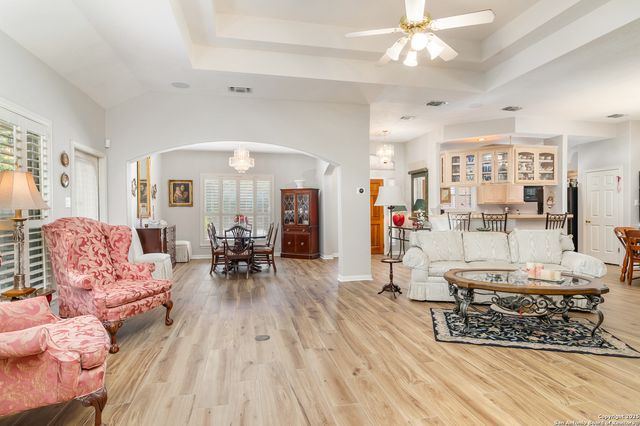 6 Oakwell Farms, San Antonio, TX 78218