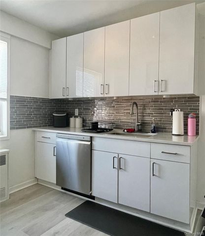 89-15 Parsons Boulevard 10M, Jamaica, NY 11432