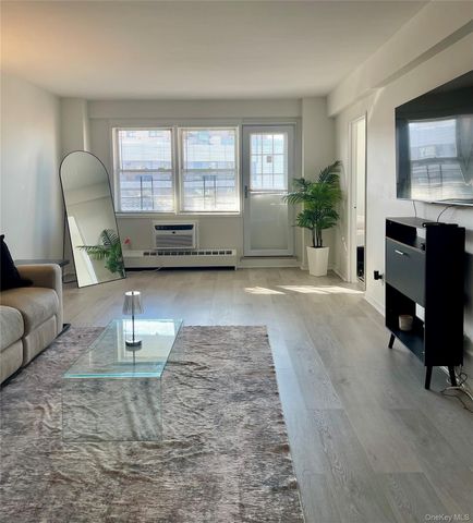 89-15 Parsons Boulevard 10M, Jamaica, NY 11432