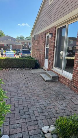 19918 Great Oaks Circle S 136, Clinton Charter Township, MI 48036
