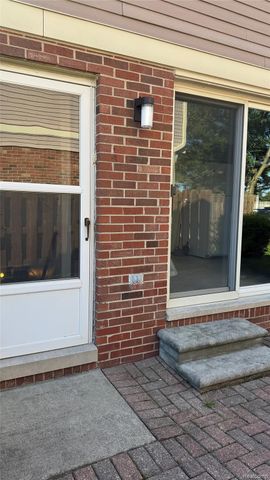 19918 Great Oaks Circle S 136, Clinton Charter Township, MI 48036