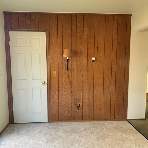 19918 Great Oaks Circle S 136, Clinton Charter Township, MI 48036