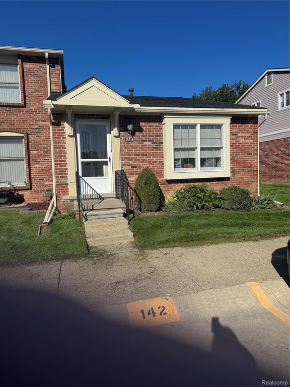 19918 Great Oaks Circle S 136, Clinton Charter Township, MI 48036