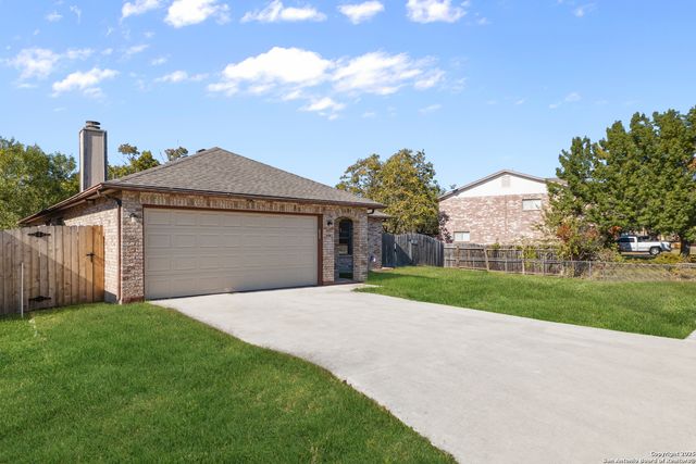 8127 Sunshine trail, San Antonio, TX 78244