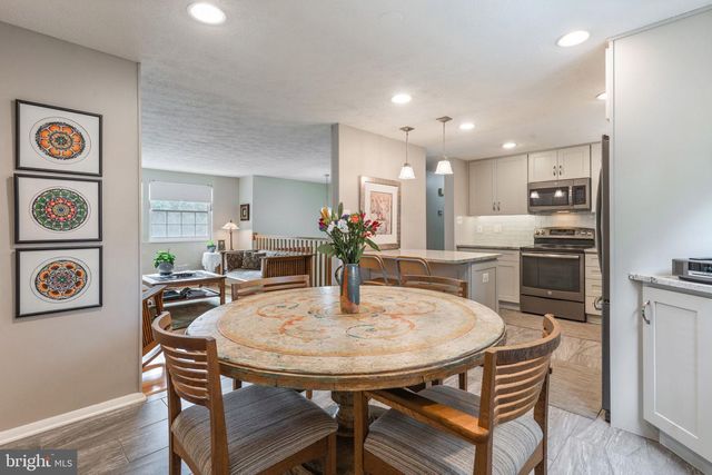 9810 BRIGHTLEA DR, Vienna, VA 22181