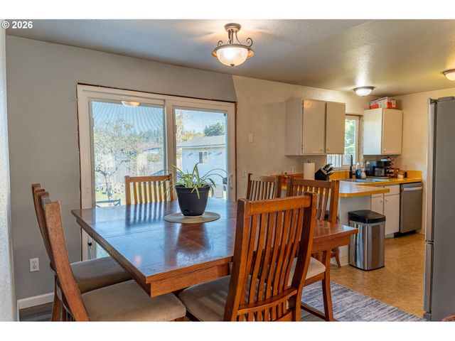 1654 CARLISLE Ln, Myrtle Point, OR 97458