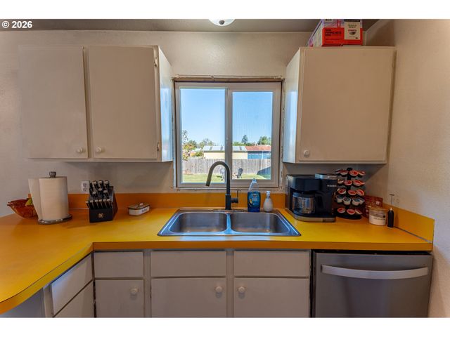 1654 CARLISLE Ln, Myrtle Point, OR 97458